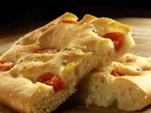 Focaccia – co to jest i jak ją przyrządzić
